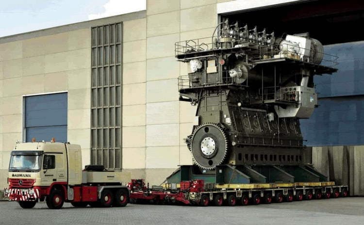 The World's Largest Combustion Engine Uses 250 Tons of Fuel a Day