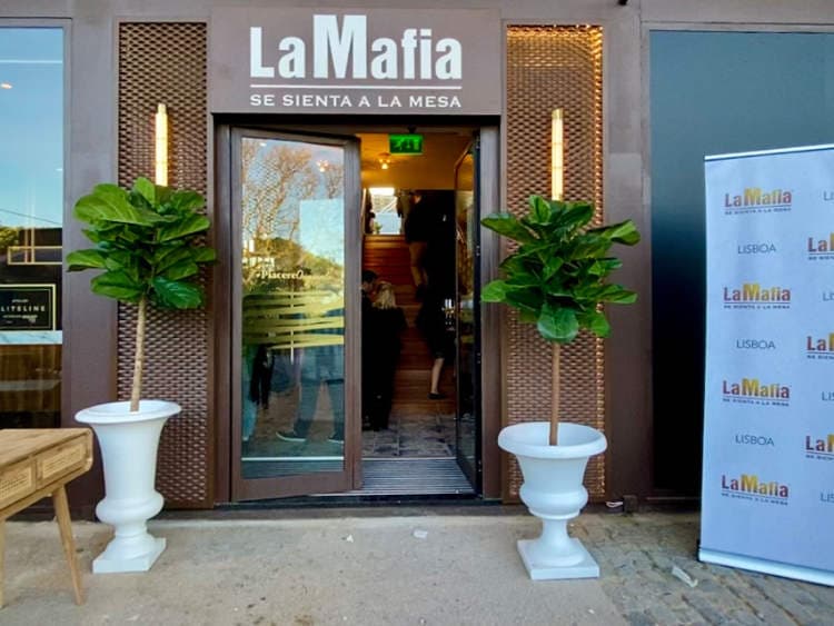 Spanish Restaurant "La Mafia Se Sienta A La Mesa" Ordered to Change Its Name