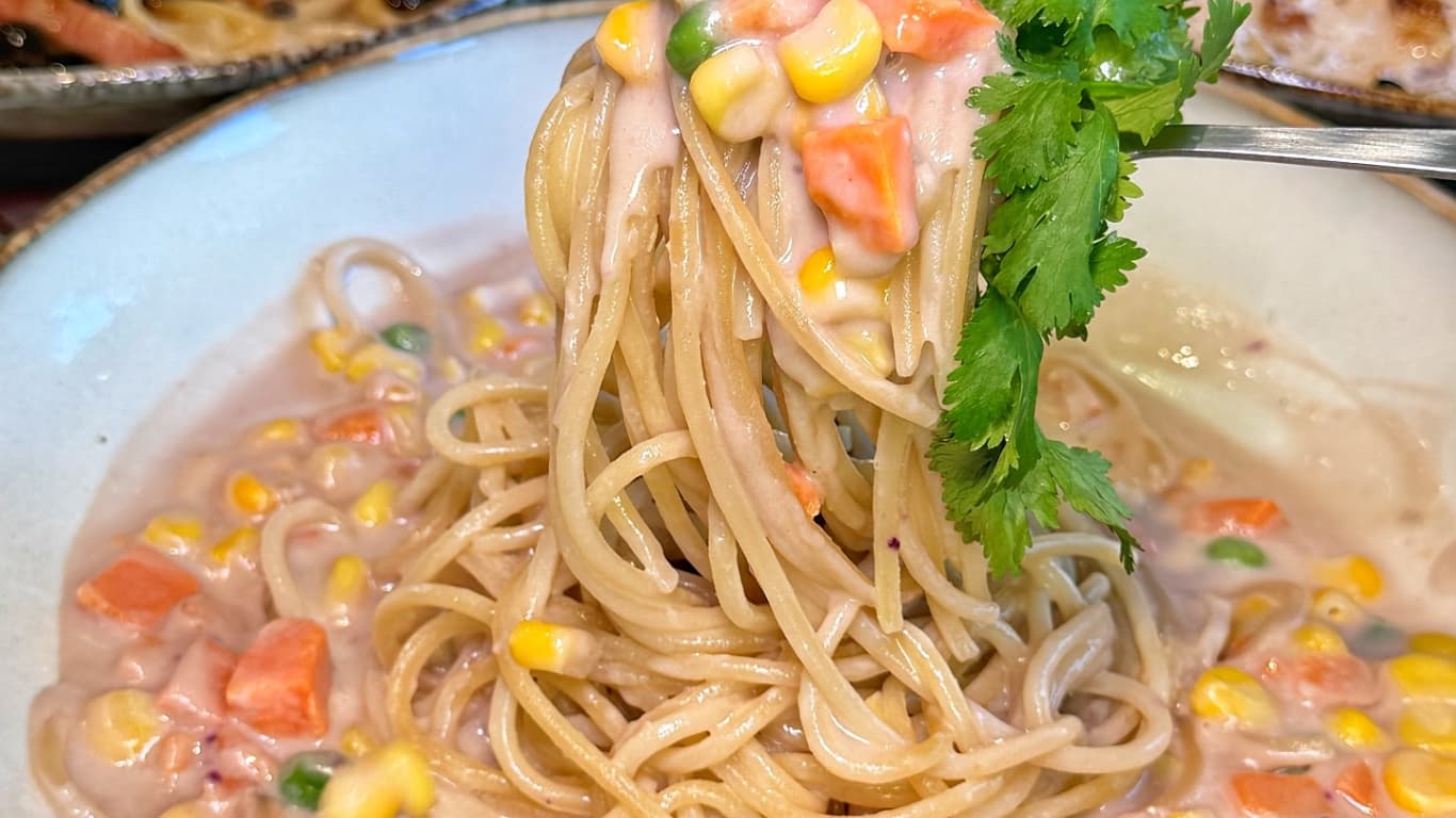 Hong Kong restaurant creates three-colour bean ramen so bad even owner says dont eat it